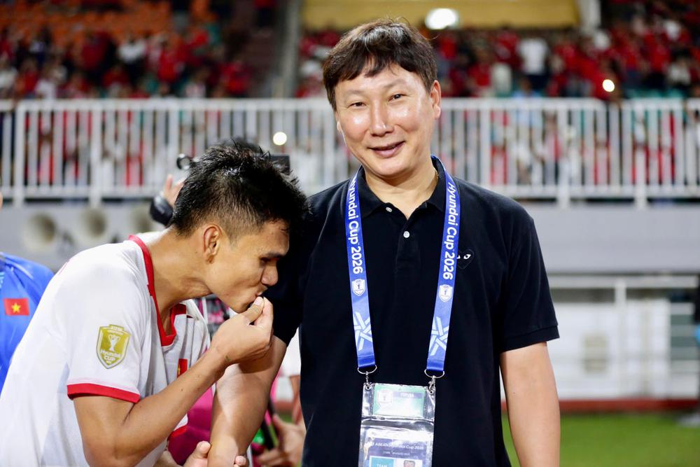 Báo Hàn Quốc: 'Phép thuật' của HLV Kim Sang Sik vẫn nguyên vẹn - Ảnh 1.