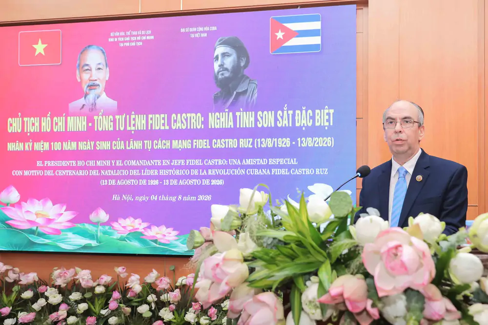 Trưng bày tư liệu "Chủ tịch Hồ Chí Minh - Tổng tư lệnh Fidel Castro: Nghĩa tình son sắt đặc biệt" - Ảnh 3. Trưng bày tư liệu "Chủ tịch Hồ Chí Minh - Tổng tư lệnh Fidel Castro: Nghĩa tình son sắt đặc biệt" - Ảnh 3.