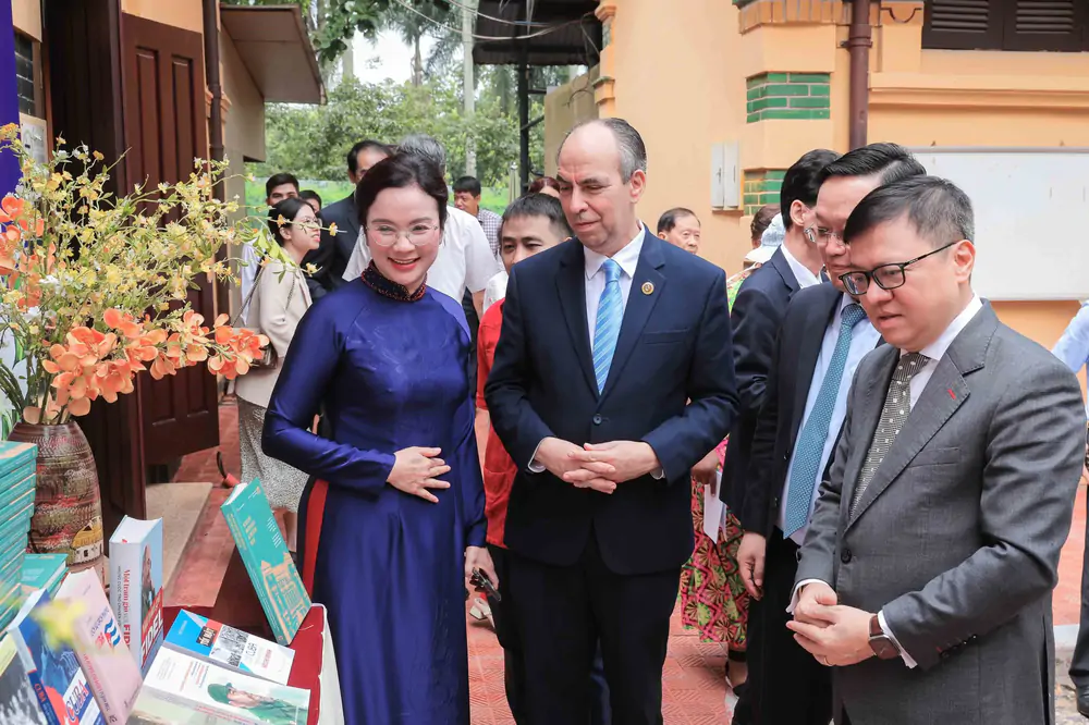 Trưng bày tư liệu "Chủ tịch Hồ Chí Minh - Tổng tư lệnh Fidel Castro: Nghĩa tình son sắt đặc biệt" - Ảnh 11. Trưng bày tư liệu "Chủ tịch Hồ Chí Minh - Tổng tư lệnh Fidel Castro: Nghĩa tình son sắt đặc biệt" - Ảnh 11.