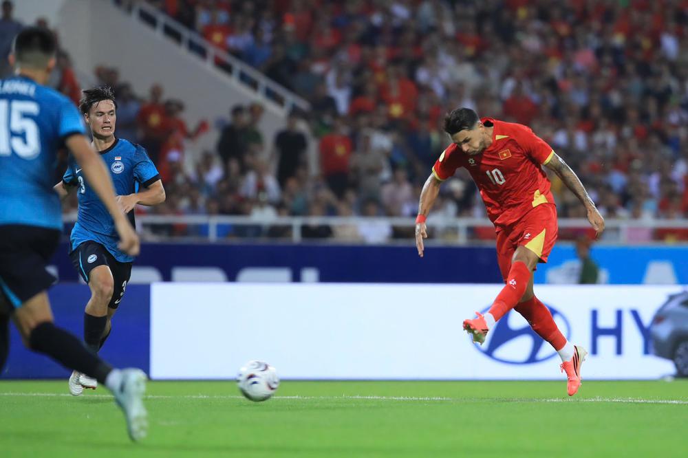 ASEAN Cup 2026: HLV Kim Sang Sik xoay tua đội hình, tính đường dài vô địch - Ảnh 1. ASEAN Cup 2026: HLV Kim Sang Sik xoay tua đội hình, tính đường dài vô địch - Ảnh 1.