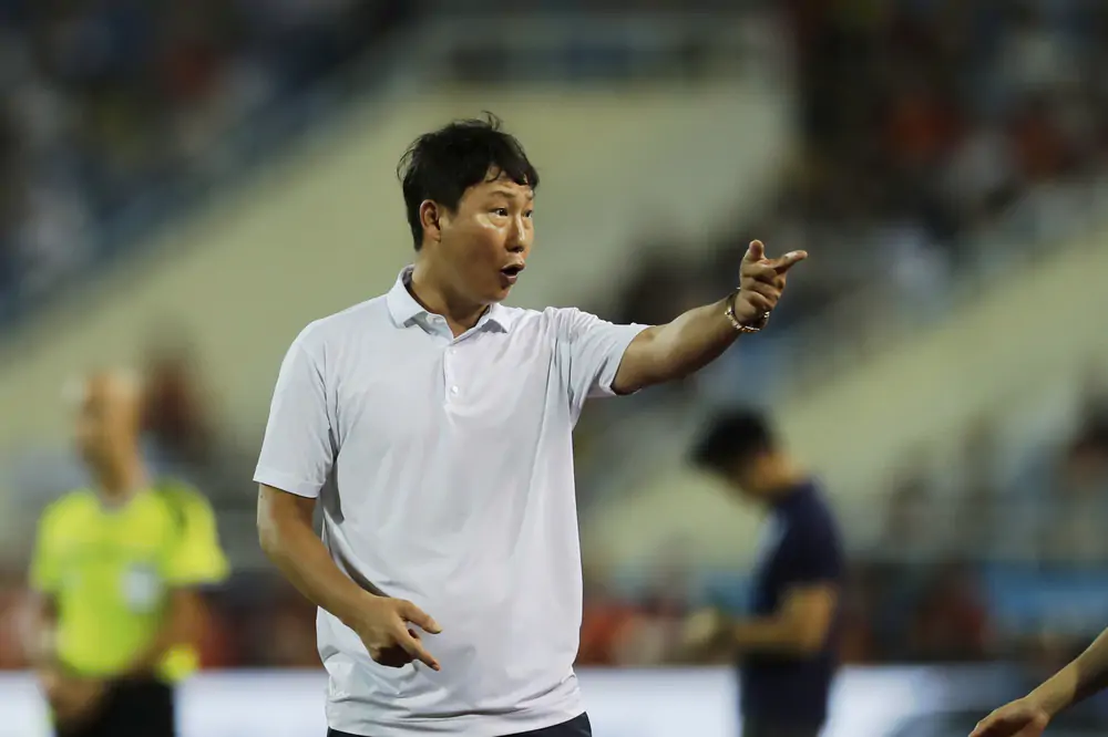 Vòng bảng Asean Cup 2026: HLV Kim Sang Sik và cuộc cải tổ không tiếng động - Ảnh 1.