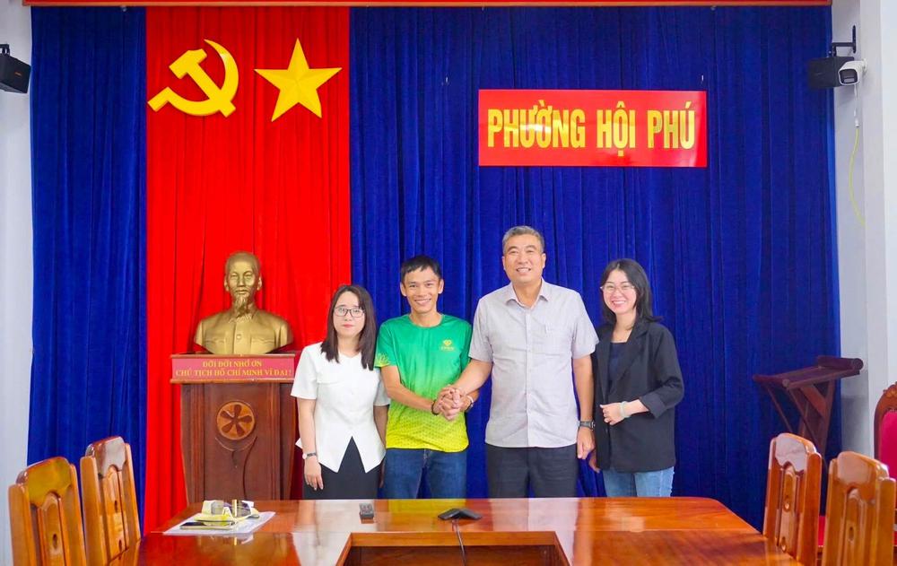 "Dị nhân" marathon Nguyễn Văn Long lên kế hoạch chinh phục kỷ lục Guiness với thử thách khó tin - Ảnh 1. "Dị nhân" marathon Nguyễn Văn Long lên kế hoạch chinh phục kỷ lục Guiness với thử thách khó tin - Ảnh 1.