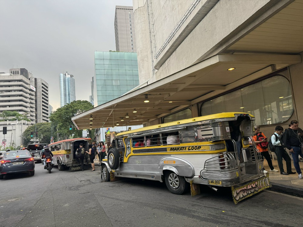 Jeepney - "di sản sống" trên những con phố Manila - Ảnh 2. Jeepney - "di sản sống" trên những con phố Manila - Ảnh 2.