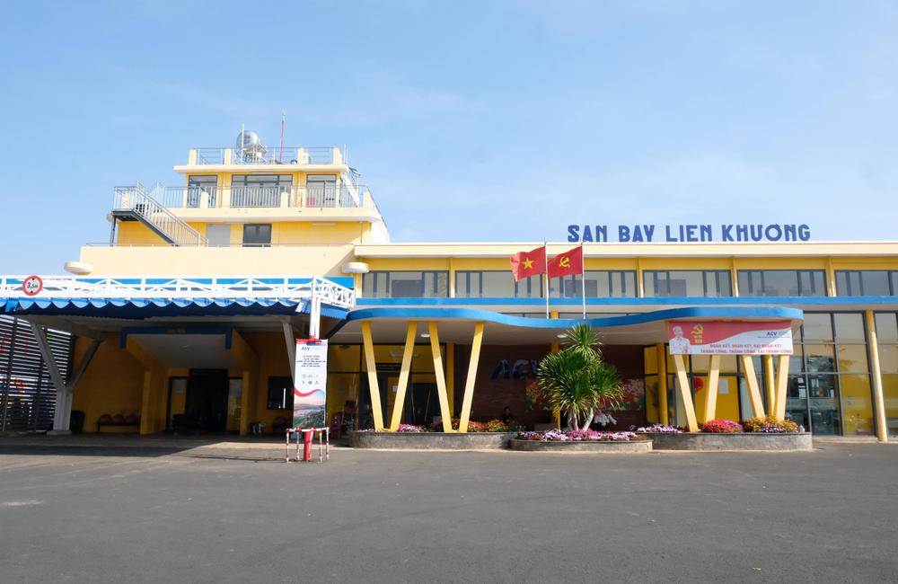 Bám sát tiến độ để sân bay Liên Khương mở cửa đúng hạn 19/8 - Ảnh 1.