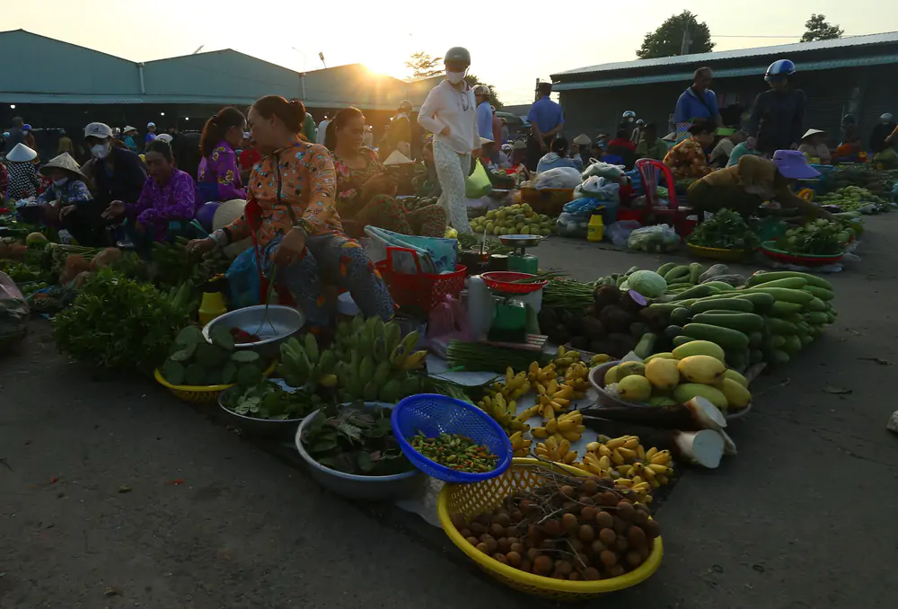 Nét quê ở chợ phường Vị Thanh (Cần Thơ) - Ảnh 1.