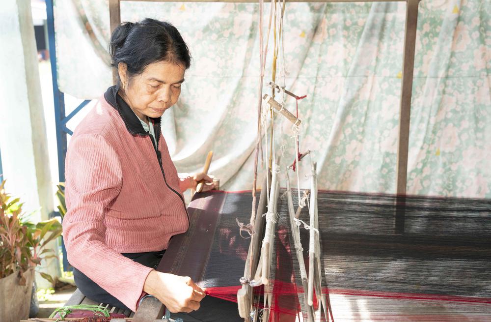 Vì một miền quê đáng sống: Tiếng thoi dệt ở An Cư trong nhịp sống đương đại - Ảnh 2. Vì một miền quê đáng sống: Tiếng thoi dệt ở An Cư trong nhịp sống đương đại - Ảnh 2.