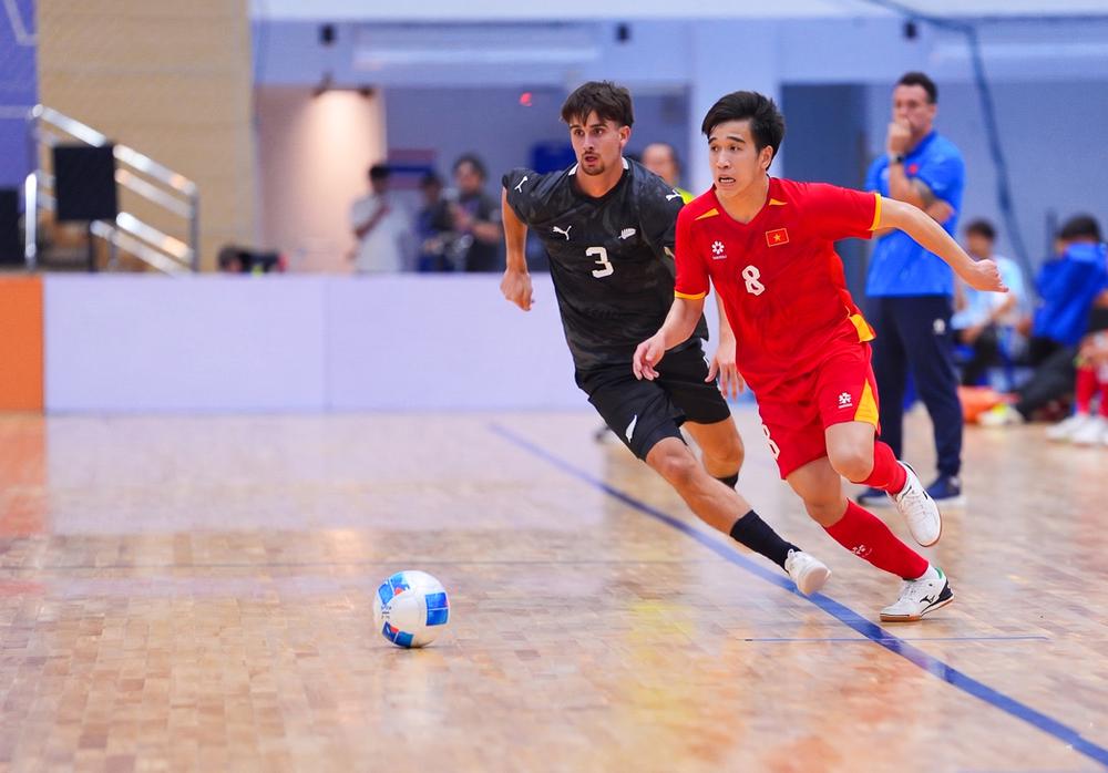 HLV Diego Giustozzi đang đưa futsal Việt Nam trở lại quỹ đạo của mục tiêu World Cup 2028 - Ảnh 1. HLV Diego Giustozzi đang đưa futsal Việt Nam trở lại quỹ đạo của mục tiêu World Cup 2028 - Ảnh 1.