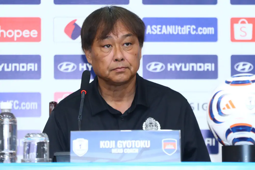 HLV Koji Gyotoku: 'Campuchia ưu tiên phòng ngự trước tuyển Việt Nam' - Ảnh 1.