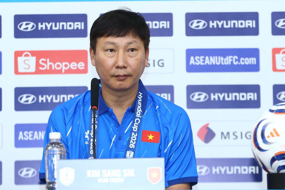 HLV Kim Sang Sik: 'Đội hình xuất phát có thể sẽ thay đổi' - Ảnh 1. HLV Kim Sang Sik: 'Đội hình xuất phát có thể sẽ thay đổi' - Ảnh 1.