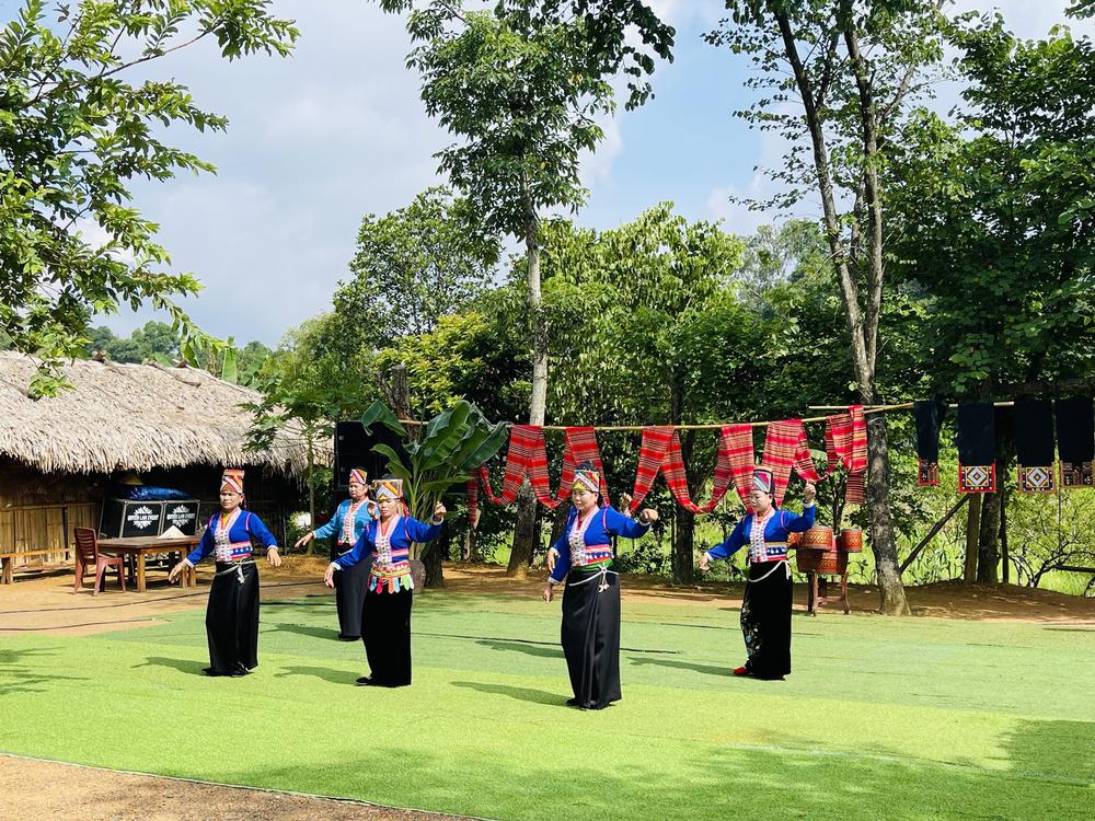 Không gian văn hoá đa sắc màu tại làng văn hóa du lịch các dân tộc Việt Nam - Ảnh 2. Không gian văn hoá đa sắc màu tại làng văn hóa du lịch các dân tộc Việt Nam - Ảnh 2.