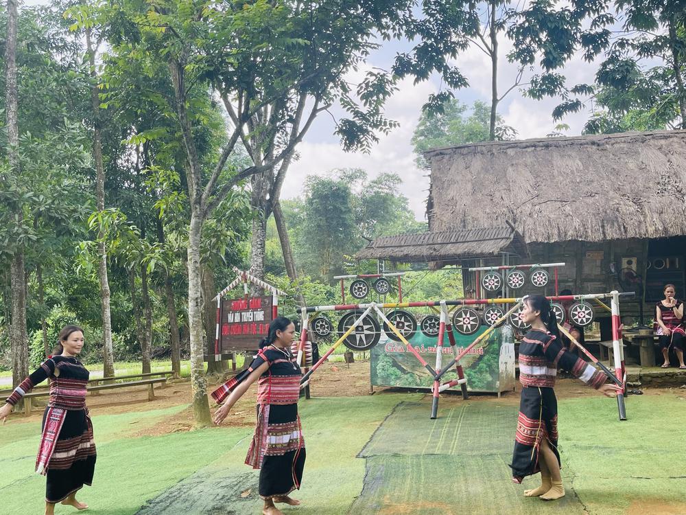Không gian văn hoá đa sắc màu tại làng văn hóa du lịch các dân tộc Việt Nam - Ảnh 4. Không gian văn hoá đa sắc màu tại làng văn hóa du lịch các dân tộc Việt Nam - Ảnh 4.