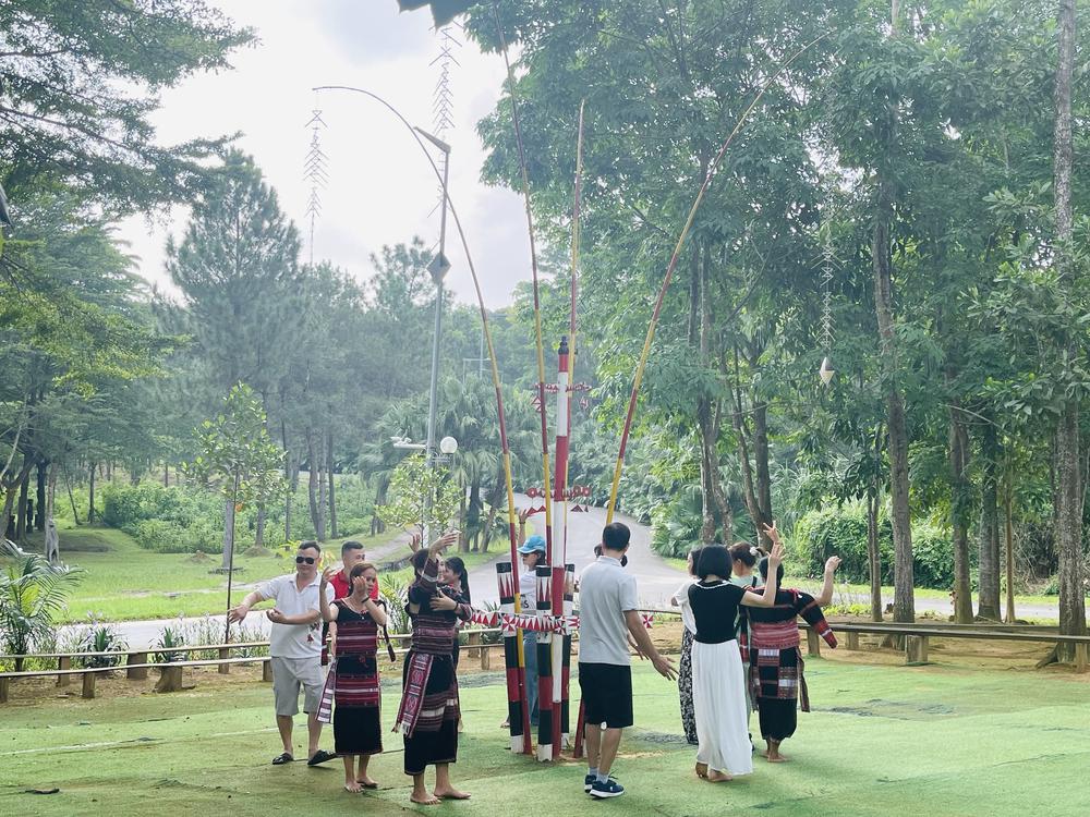 Không gian văn hoá đa sắc màu tại làng văn hóa du lịch các dân tộc Việt Nam - Ảnh 5. Không gian văn hoá đa sắc màu tại làng văn hóa du lịch các dân tộc Việt Nam - Ảnh 5.