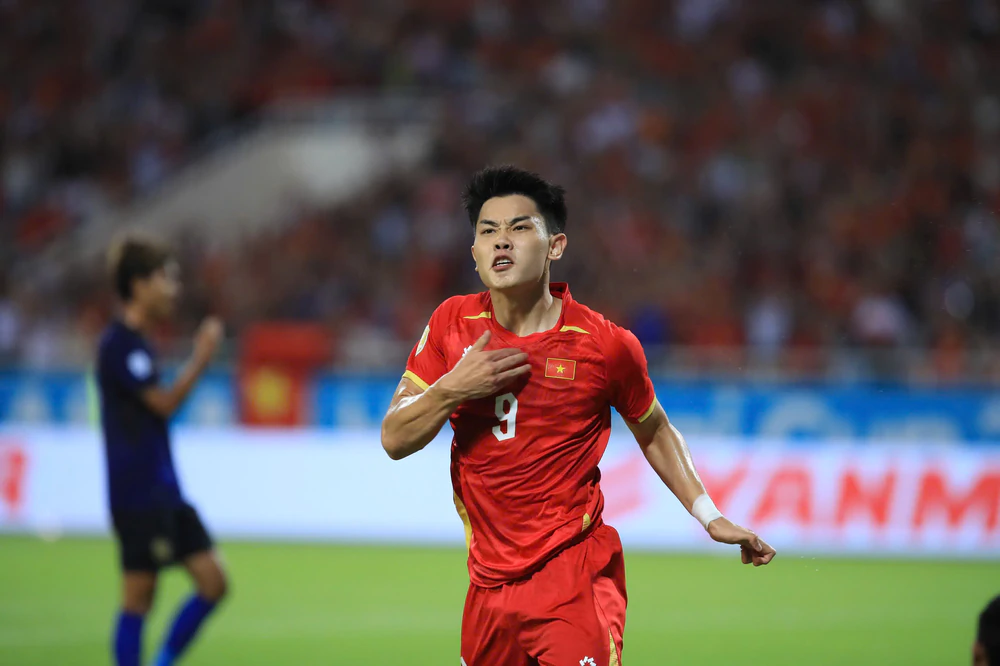 Đình Bắc dẫn đầu cuộc đua Vua phá lưới ASEAN Cup, 2 sao trẻ Thái Lan và Singapore "phả hơi nóng" - Ảnh 1. Đình Bắc dẫn đầu cuộc đua Vua phá lưới ASEAN Cup, 2 sao trẻ Thái Lan và Singapore "phả hơi nóng" - Ảnh 1.
