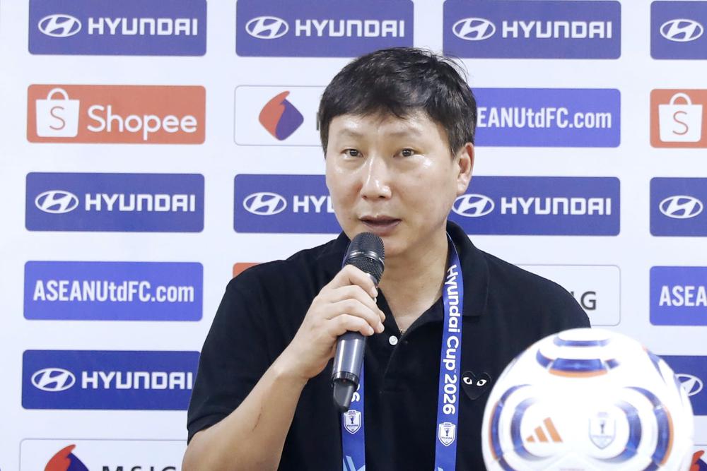 HLV Kim Sang Sik: 'Đình Bắc cần vươn khỏi tầm Đông Nam Á' - Ảnh 1.