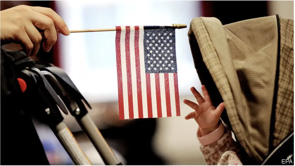 Tổng thống Trump ký sắc lệnh mới siết quyền công dân theo nơi sinh, mở rộng chống “du lịch sinh con” - Ảnh 1. Tổng thống Trump ký sắc lệnh mới siết quyền công dân theo nơi sinh, mở rộng chống “du lịch sinh con” - Ảnh 1.