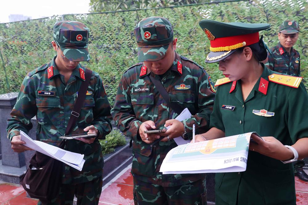 Hà Nội lấy mẫu hài cốt liệt sĩ để xác định danh tính tại nghĩa trang lớn nhất Thủ đô - Ảnh 10.