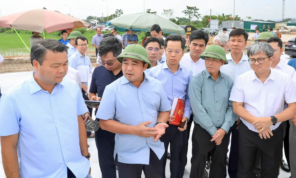 Bí thư Thành ủy Hà Nội thúc tiến độ hai dự án giao thông trọng điểm phía Nam Thủ đô - Ảnh 1. Bí thư Thành ủy Hà Nội thúc tiến độ hai dự án giao thông trọng điểm phía Nam Thủ đô - Ảnh 1.