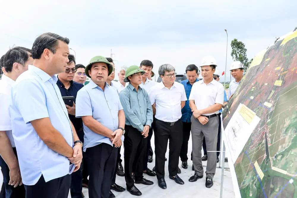 Bí thư Thành ủy Hà Nội thúc tiến độ hai dự án giao thông trọng điểm phía Nam Thủ đô - Ảnh 2. Bí thư Thành ủy Hà Nội thúc tiến độ hai dự án giao thông trọng điểm phía Nam Thủ đô - Ảnh 2.