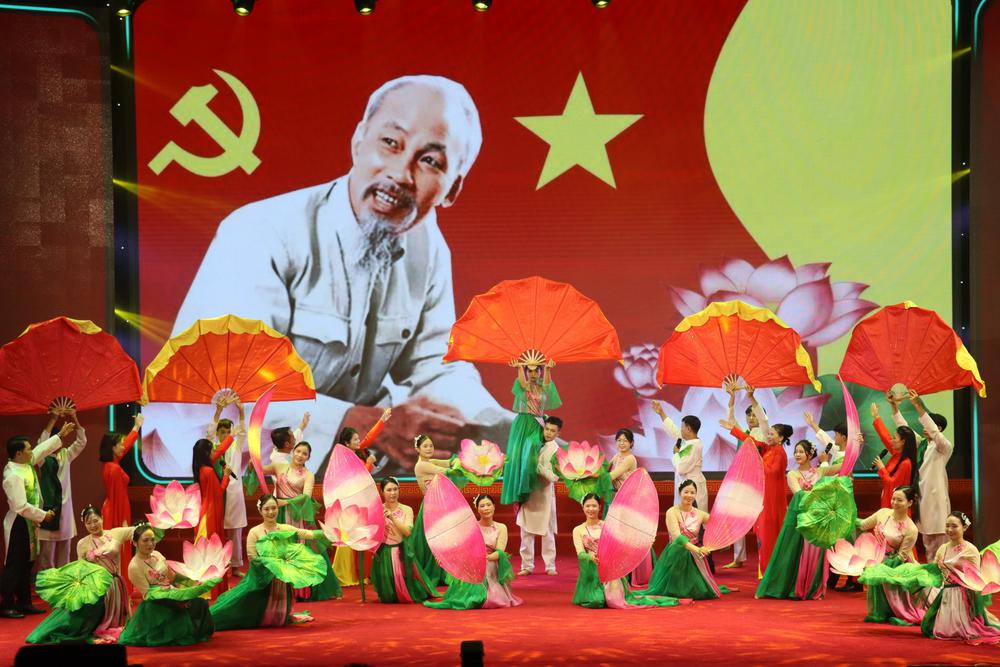 Trao giải Cuộc thi Đại sứ Văn hóa đọc và Liên hoan Dân ca Ví, Giặm năm 2026 - Ảnh 11. Trao giải Cuộc thi Đại sứ Văn hóa đọc và Liên hoan Dân ca Ví, Giặm năm 2026 - Ảnh 11.