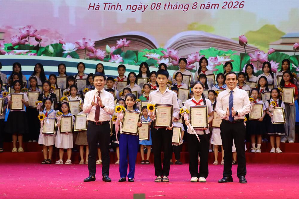 Trao giải Cuộc thi Đại sứ Văn hóa đọc và Liên hoan Dân ca Ví, Giặm năm 2026 - Ảnh 1. Trao giải Cuộc thi Đại sứ Văn hóa đọc và Liên hoan Dân ca Ví, Giặm năm 2026 - Ảnh 1.