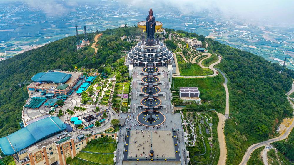 Triển lãm "Kinh gốm – Thanh âm thế gian": Kết nối nghệ thuật gốm Phù Lãng với không gian núi Bà Đen - Ảnh 1.