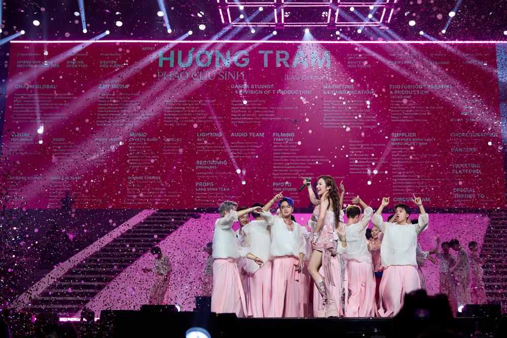 Tuổi 31 rực rỡ của Hương Tràm nhìn từ concert "Phao cứu sinh" - Ảnh 1. Tuổi 31 rực rỡ của Hương Tràm nhìn từ concert "Phao cứu sinh" - Ảnh 1.