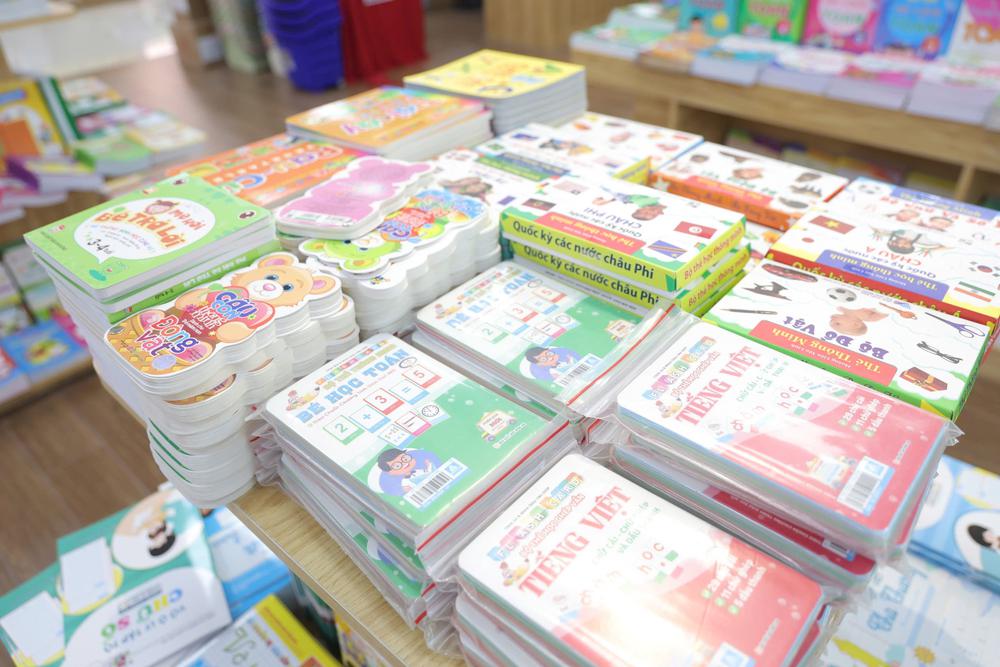 Khai trương Nhà sách và Thiết bị trường học Hoàng Sa - Đồng hành cùng giáo dục và cộng đồng - Ảnh 6. Khai trương Nhà sách và Thiết bị trường học Hoàng Sa - Đồng hành cùng giáo dục và cộng đồng - Ảnh 6.