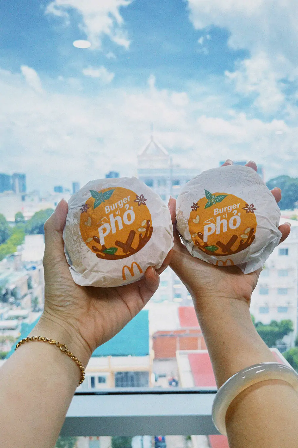 McDonald’s Việt Nam mang “Burger vị phở Mác Đô-nan chính hiệu” quay trở lại - Ảnh 3. McDonald’s Việt Nam mang “Burger vị phở Mác Đô-nan chính hiệu” quay trở lại - Ảnh 3.