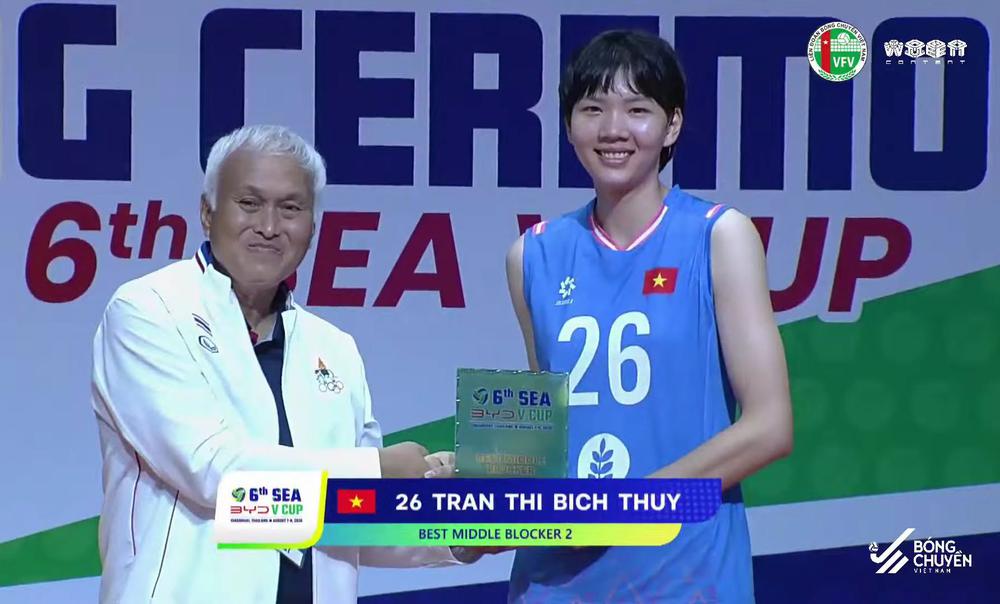 Bóng chuyền nữ Việt Nam xếp cuối chặng 2 SEA V.Cup 2026 nhưng vẫn có một ngôi sao được tôn vinh - Ảnh 1. Bóng chuyền nữ Việt Nam xếp cuối chặng 2 SEA V.Cup 2026 nhưng vẫn có một ngôi sao được tôn vinh - Ảnh 1.