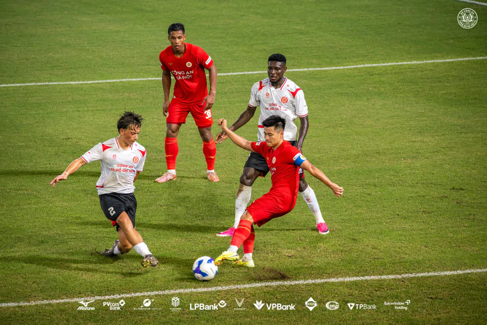 Báo Indonesia: Adou Minh có thể giúp đội tuyển Việt Nam dựng 'bức tường' mới - Ảnh 1. Báo Indonesia: Adou Minh có thể giúp đội tuyển Việt Nam dựng 'bức tường' mới - Ảnh 1.