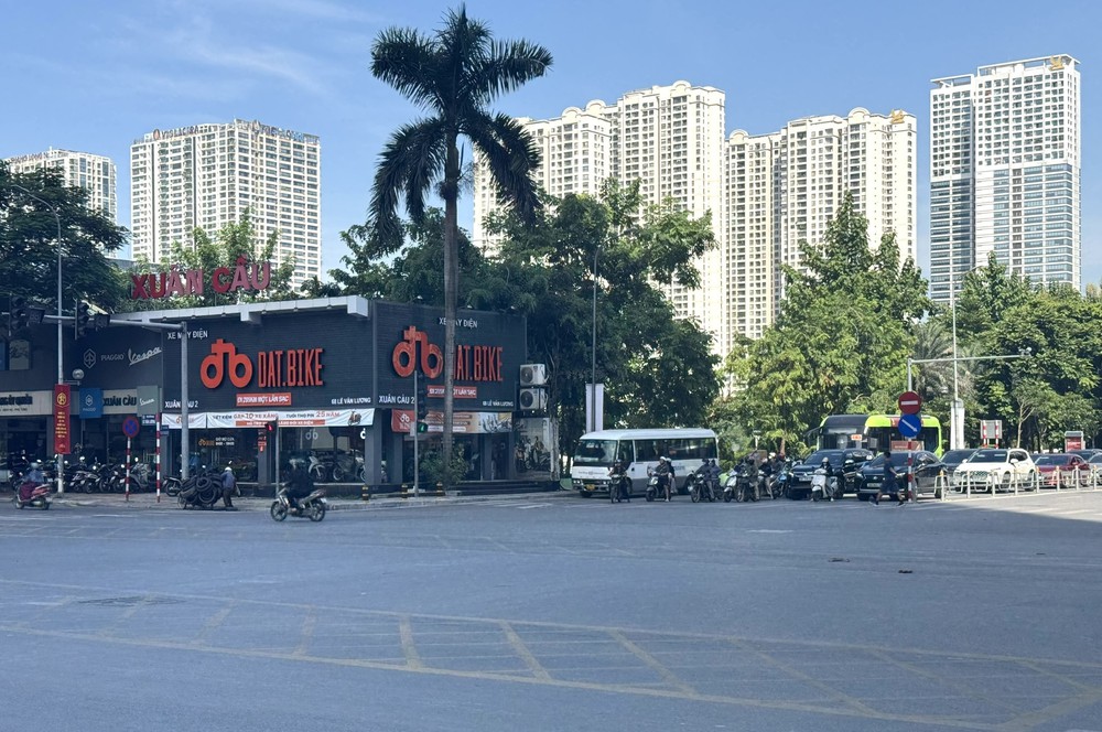 Giao thông trung tâm Thủ đô khá thông thoáng trong ngày nghỉ Lễ - Ảnh 6. Giao thông trung tâm Thủ đô khá thông thoáng trong ngày nghỉ Lễ - Ảnh 6.