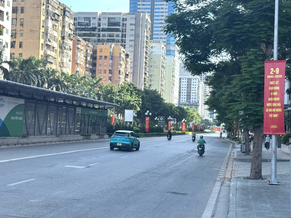 Giao thông trung tâm Thủ đô khá thông thoáng trong ngày nghỉ Lễ - Ảnh 5. Giao thông trung tâm Thủ đô khá thông thoáng trong ngày nghỉ Lễ - Ảnh 5.