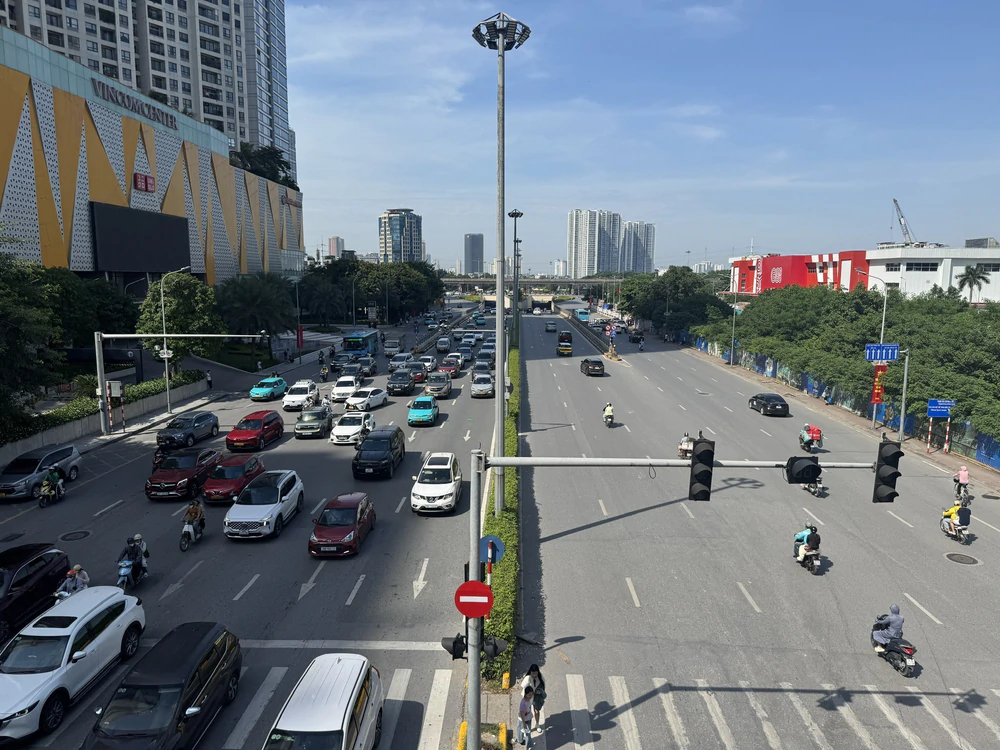 Giao thông trung tâm Thủ đô khá thông thoáng trong ngày nghỉ Lễ - Ảnh 4. Giao thông trung tâm Thủ đô khá thông thoáng trong ngày nghỉ Lễ - Ảnh 4.
