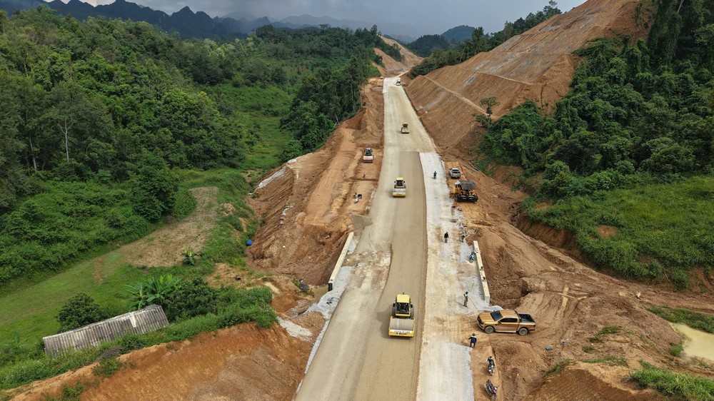 Sôi nổi khí thế thi công trên các công trường dịp Quốc khánh 2/9 - Ảnh 1. Sôi nổi khí thế thi công trên các công trường dịp Quốc khánh 2/9 - Ảnh 1.