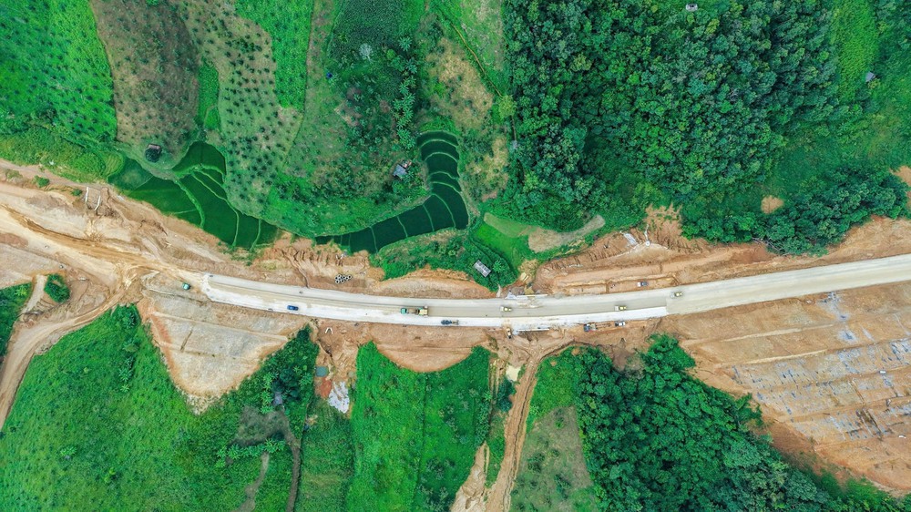 Sôi nổi khí thế thi công trên các công trường dịp Quốc khánh 2/9 - Ảnh 2. Sôi nổi khí thế thi công trên các công trường dịp Quốc khánh 2/9 - Ảnh 2.