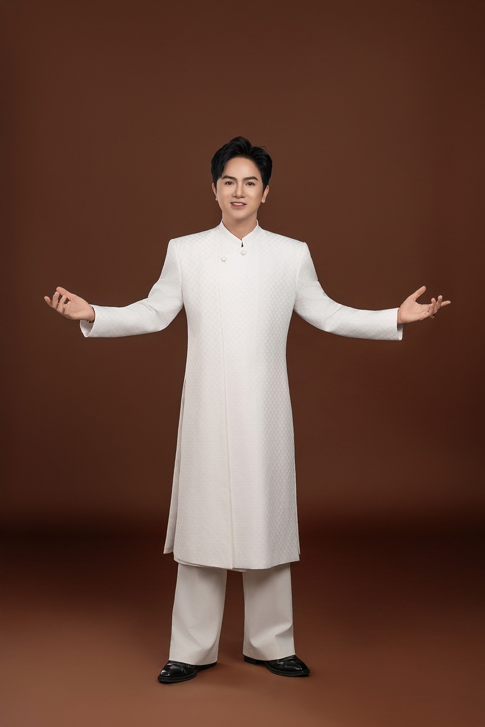 Quán quân Tuyệt đỉnh song ca Khưu Huy Vũ thanh lịch trong bộ ảnh thời trang mới - Ảnh 2. Quán quân Tuyệt đỉnh song ca Khưu Huy Vũ thanh lịch trong bộ ảnh thời trang mới - Ảnh 2.