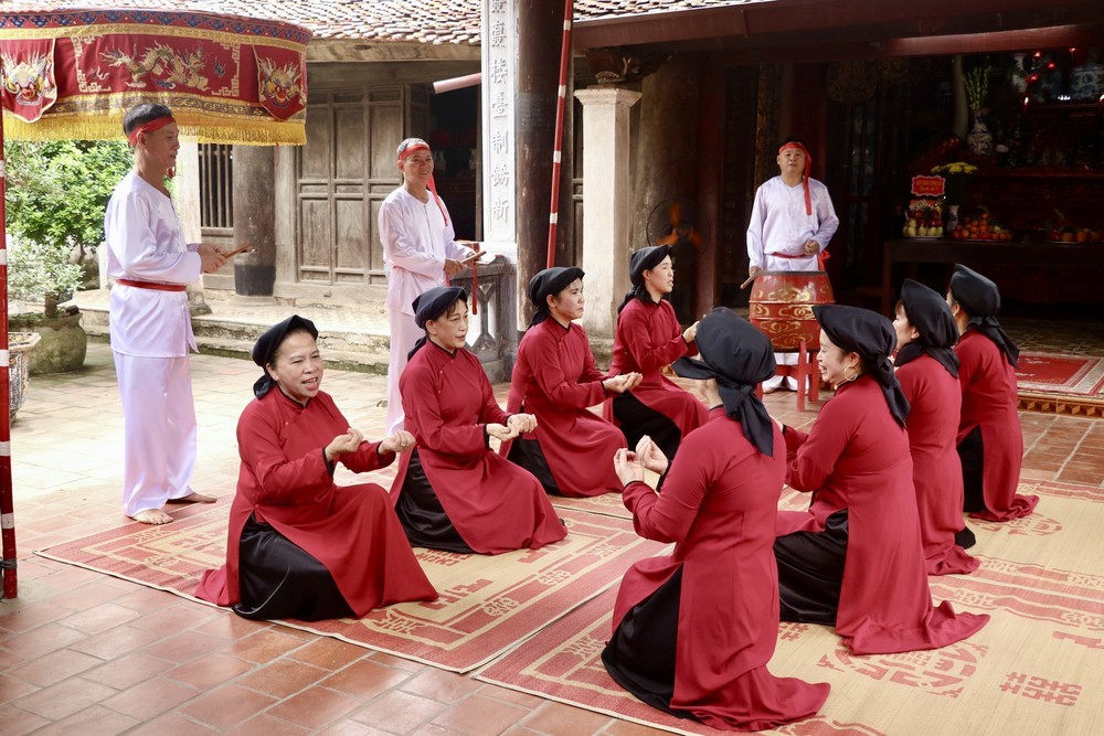 Trao truyền để tiếp nối di sản, bồi đắp đời sống văn hóa từ cộng đồng - Ảnh 2. Trao truyền để tiếp nối di sản, bồi đắp đời sống văn hóa từ cộng đồng - Ảnh 2.