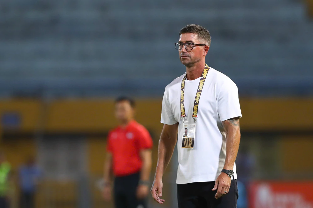 Hai trận toàn thua, thủng lưới 7 bàn, huyền thoại Kewell đứng trước sóng dữ - Ảnh 2.