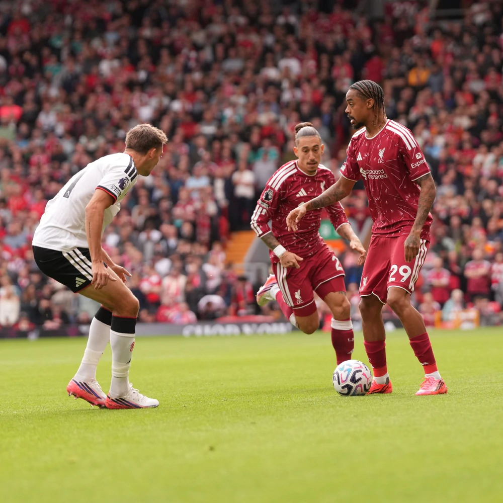 TRỰC TIẾP bóng đá Liverpool vs Fulham: Isak và Barcola đá chính (H1, 0-0) - Ảnh 2.
