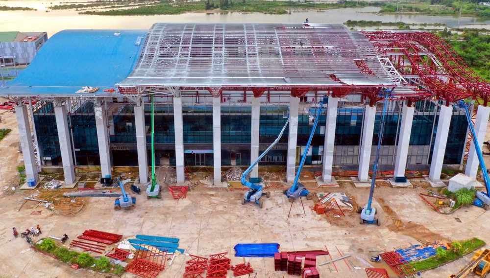 Quảng Ninh: Khôi phục Nhà thi đấu thể thao dưới nước từng bị hư hỏng nặng do bão Yagi - Ảnh 2. Quảng Ninh: Khôi phục Nhà thi đấu thể thao dưới nước từng bị hư hỏng nặng do bão Yagi - Ảnh 2.