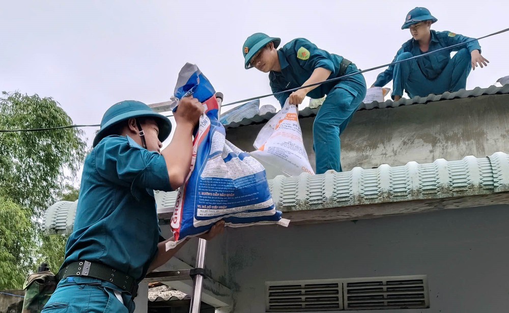 Chủ động ứng phó với áp thấp nhiệt đới trên Biển Đông  - Ảnh 2.