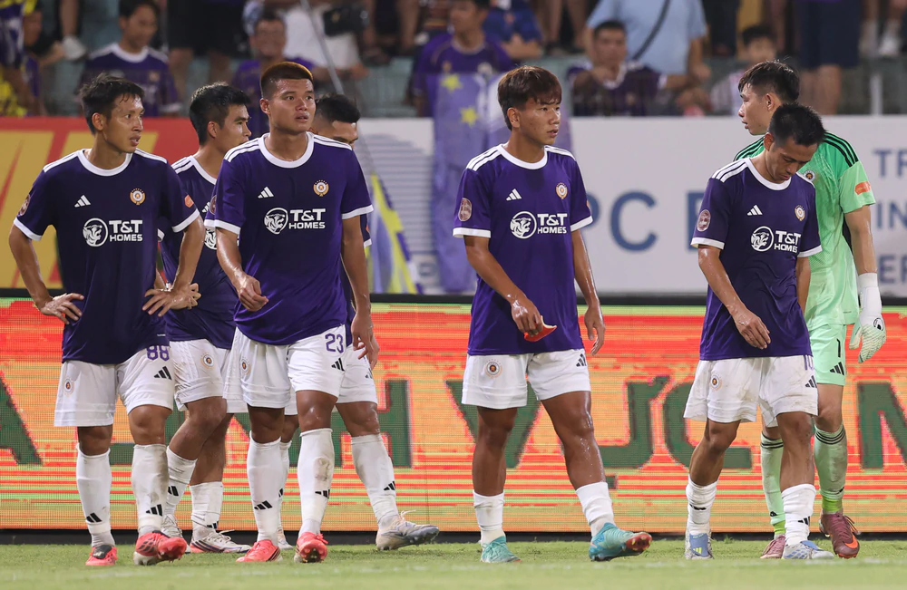 Hà Nội FC rơi tự do, lạc lối trong cuộc đua vô địch - Ảnh 2.