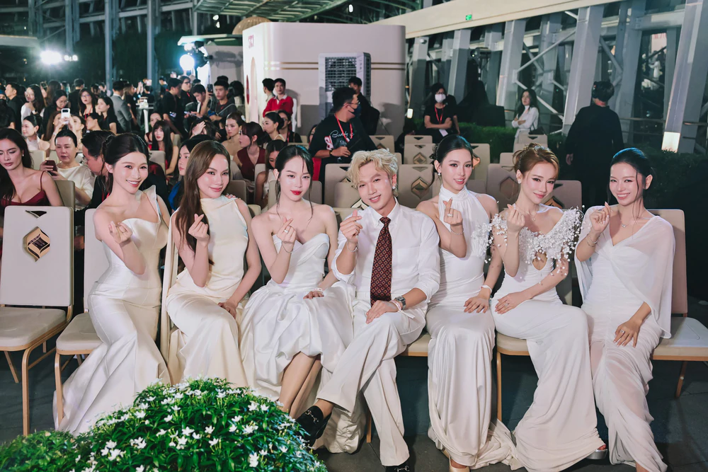 Baifern được fan chào đón nồng nhiệt khi quay trở lại Việt Nam - Ảnh 6. Baifern được fan chào đón nồng nhiệt khi quay trở lại Việt Nam - Ảnh 6.