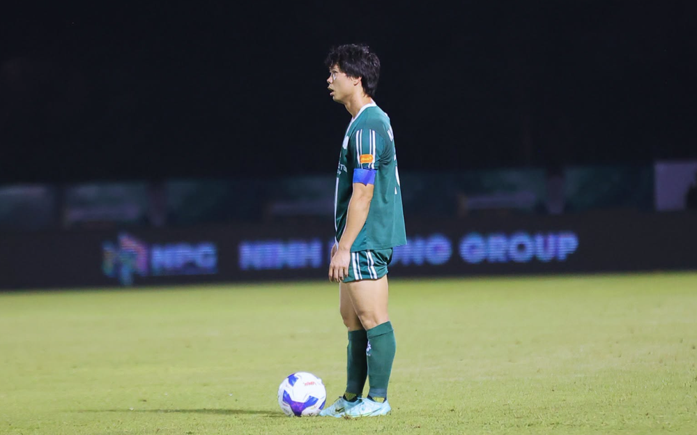V-League đang quá khó cho Công Phượng - Ảnh 1. V-League đang quá khó cho Công Phượng - Ảnh 1.