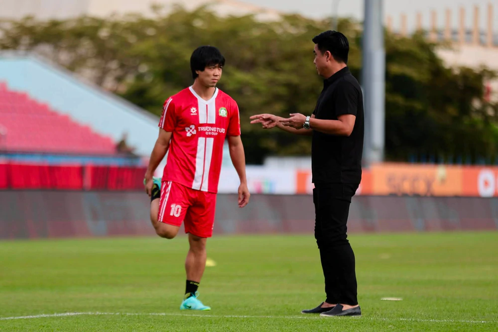 V-League đang quá khó cho Công Phượng - Ảnh 2. V-League đang quá khó cho Công Phượng - Ảnh 2.