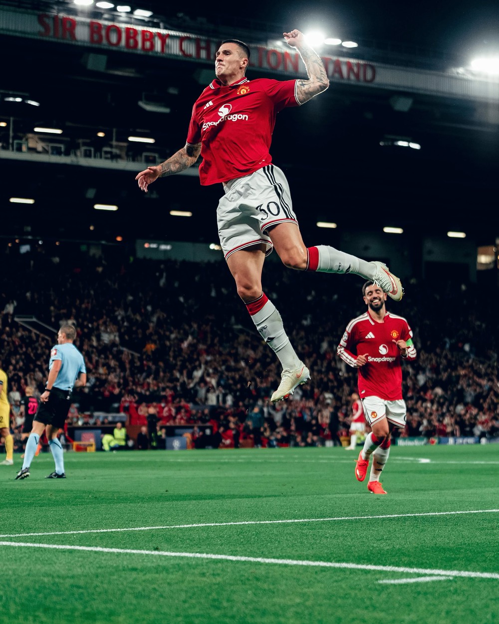 Tin nóng thể thao tối 13/9: Xác định 3 đội tuyển châu Á dự World Cup bóng chuyền nam 2027 - Ảnh 2.