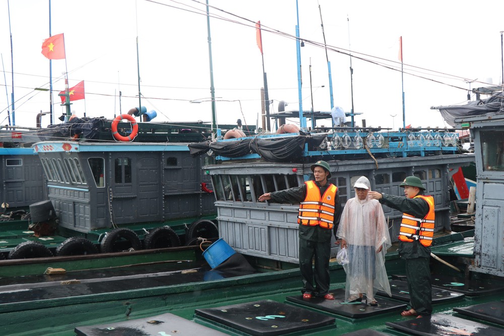 Theo dõi chặt chẽ diễn biến mưa lũ để tập trung ứng phó - Ảnh 1. Theo dõi chặt chẽ diễn biến mưa lũ để tập trung ứng phó - Ảnh 1.