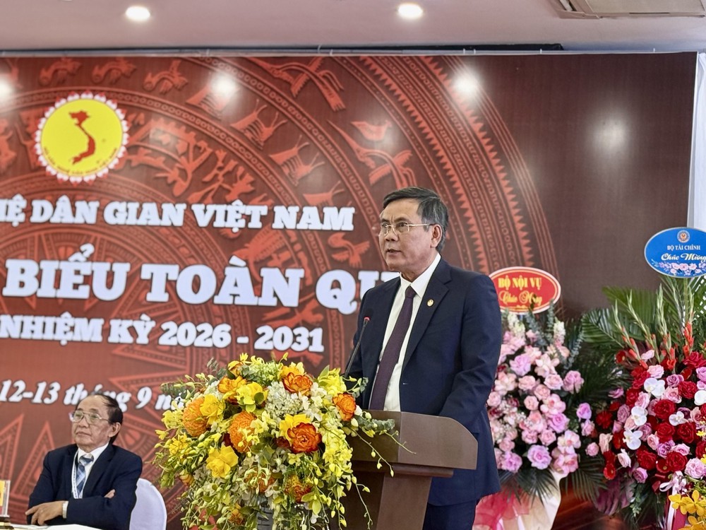 Giáo sư, Tiến sĩ Lê Hồng Lý tái đắc cử Chủ tịch Hội Văn nghệ dân gian Việt Nam lần thứ IX - Ảnh 2.