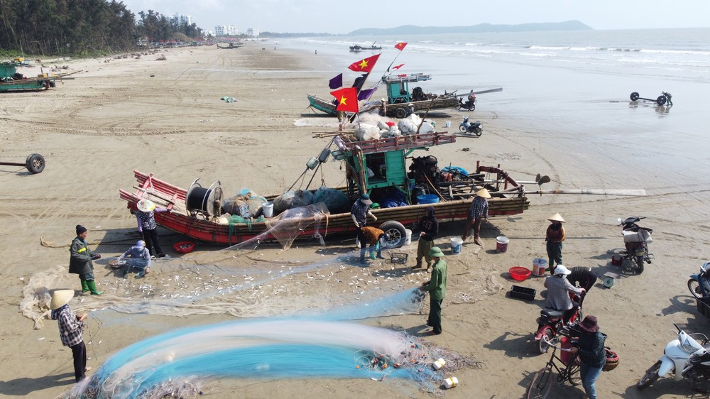 Thanh Hóa chủ động ứng phó đợt mưa lớn do ảnh hưởng của áp thấp nhiệt đới - Ảnh 1. Thanh Hóa chủ động ứng phó đợt mưa lớn do ảnh hưởng của áp thấp nhiệt đới - Ảnh 1.