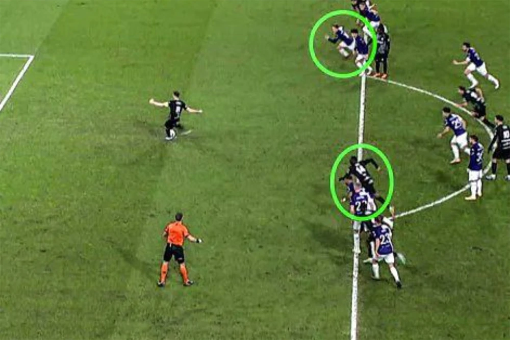 Cơ quan trọng tài Premier League xin lỗi MU, liệu kết quả derby Manchester có thay đổi? - Ảnh 3. MU